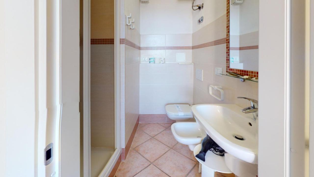Camera Matrimoniale/Doppia con Letti Singoli con Bagno Privato Esterno