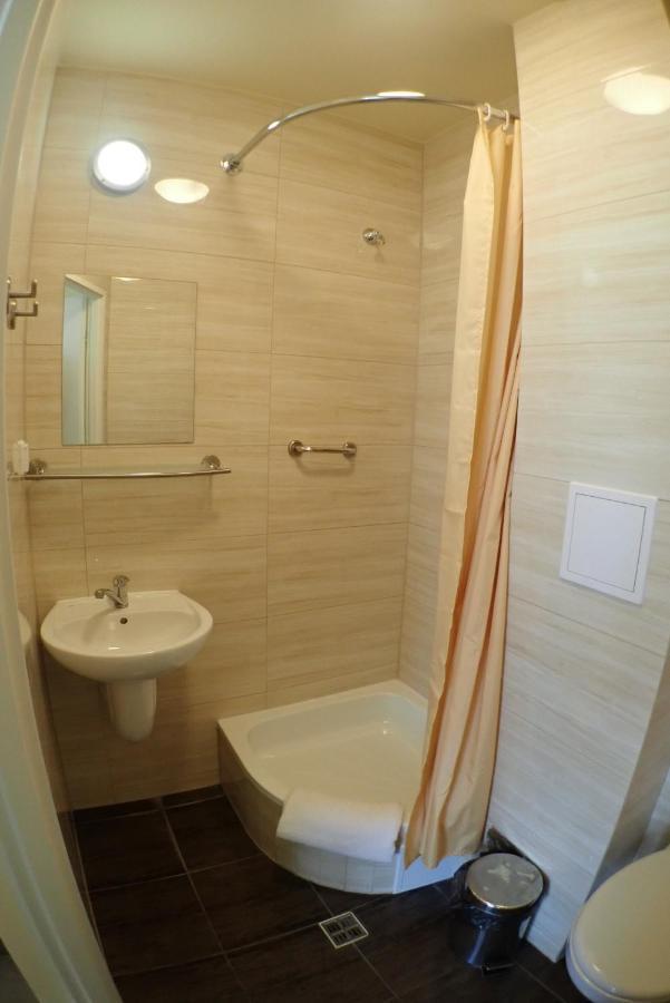 Double Room Private Bathroom