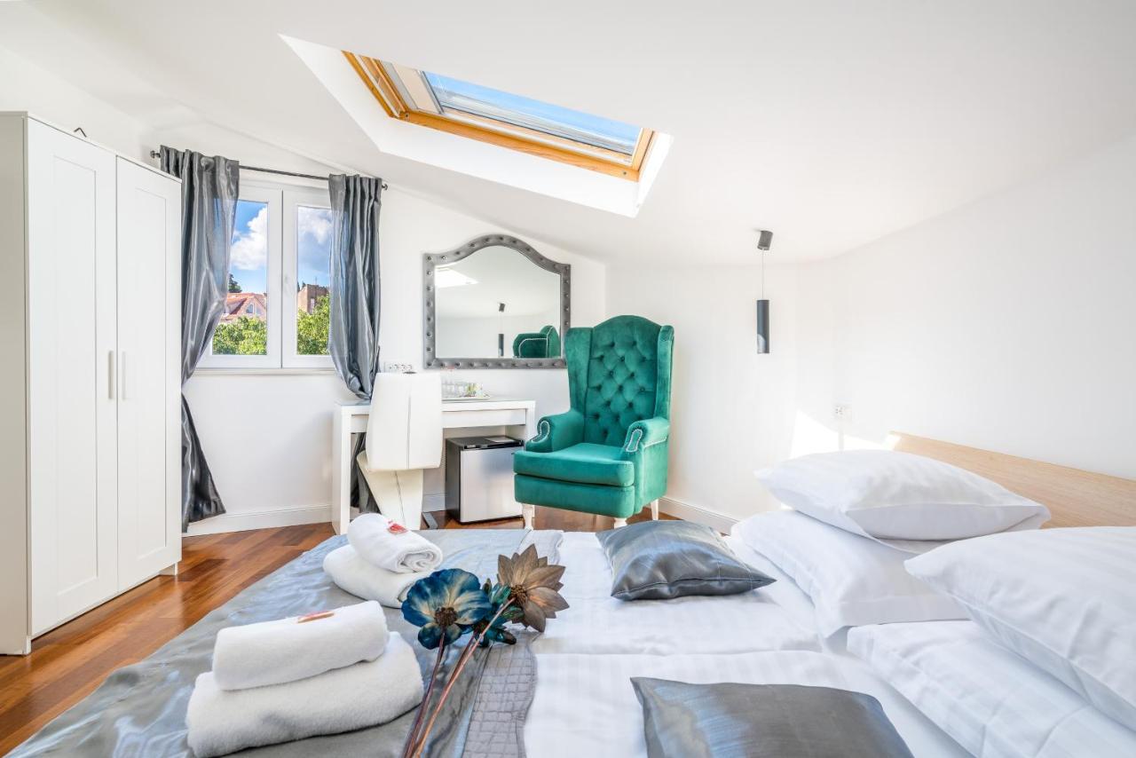 Lifestyle room relaxation facilities