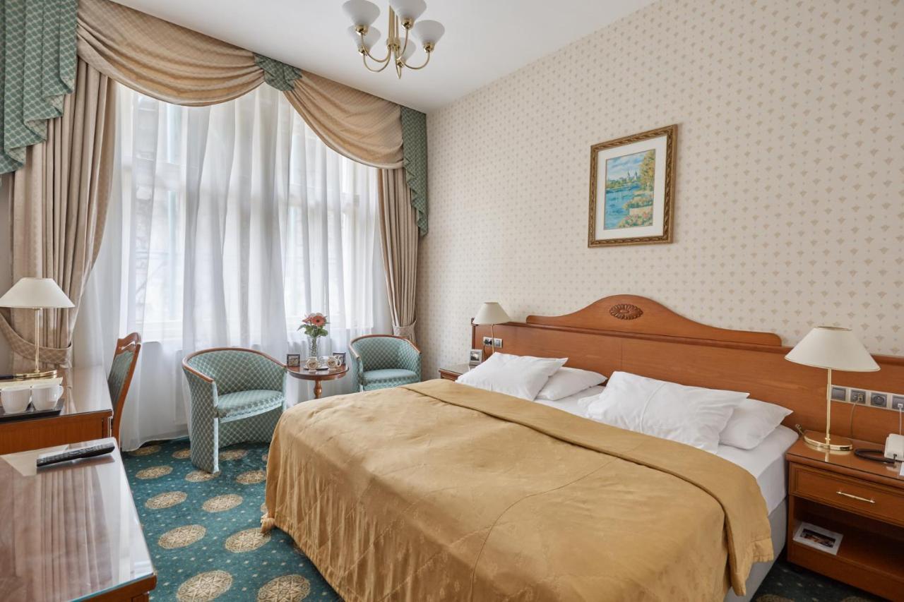 Three-Bedroom Apartment Air conditioning