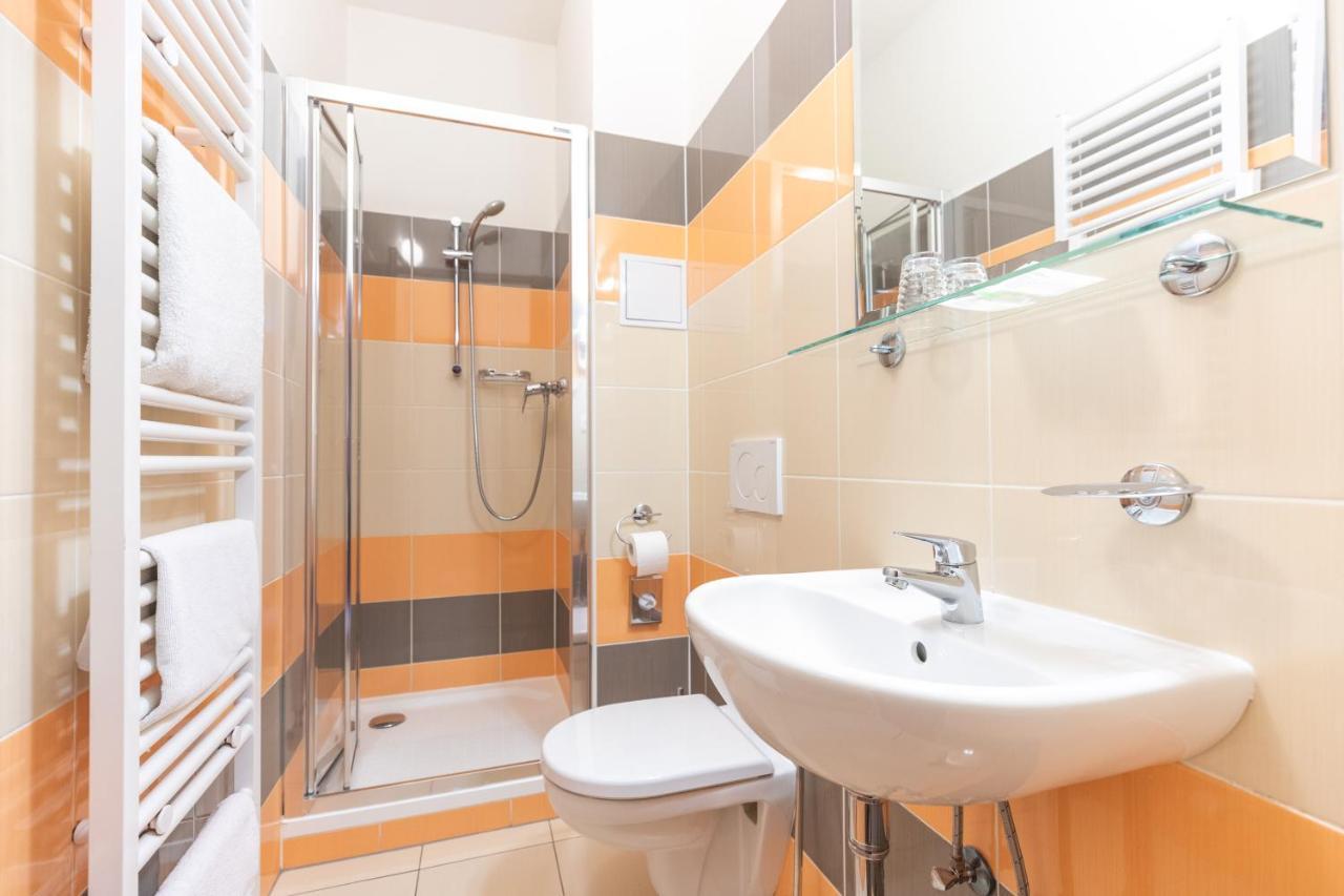 Camera Doppia con Letti Singoli con Bagno Privato