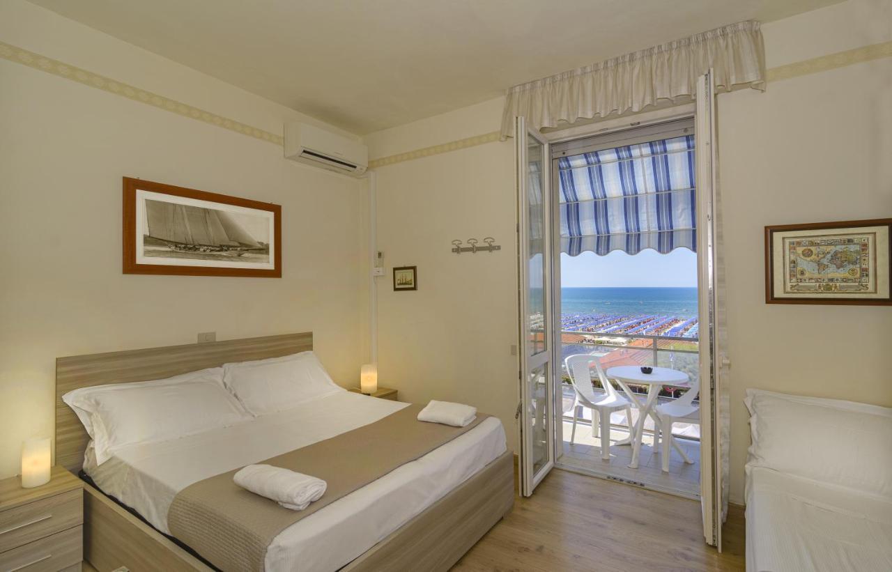 Camera Tripla con Balcone e Vista Mare