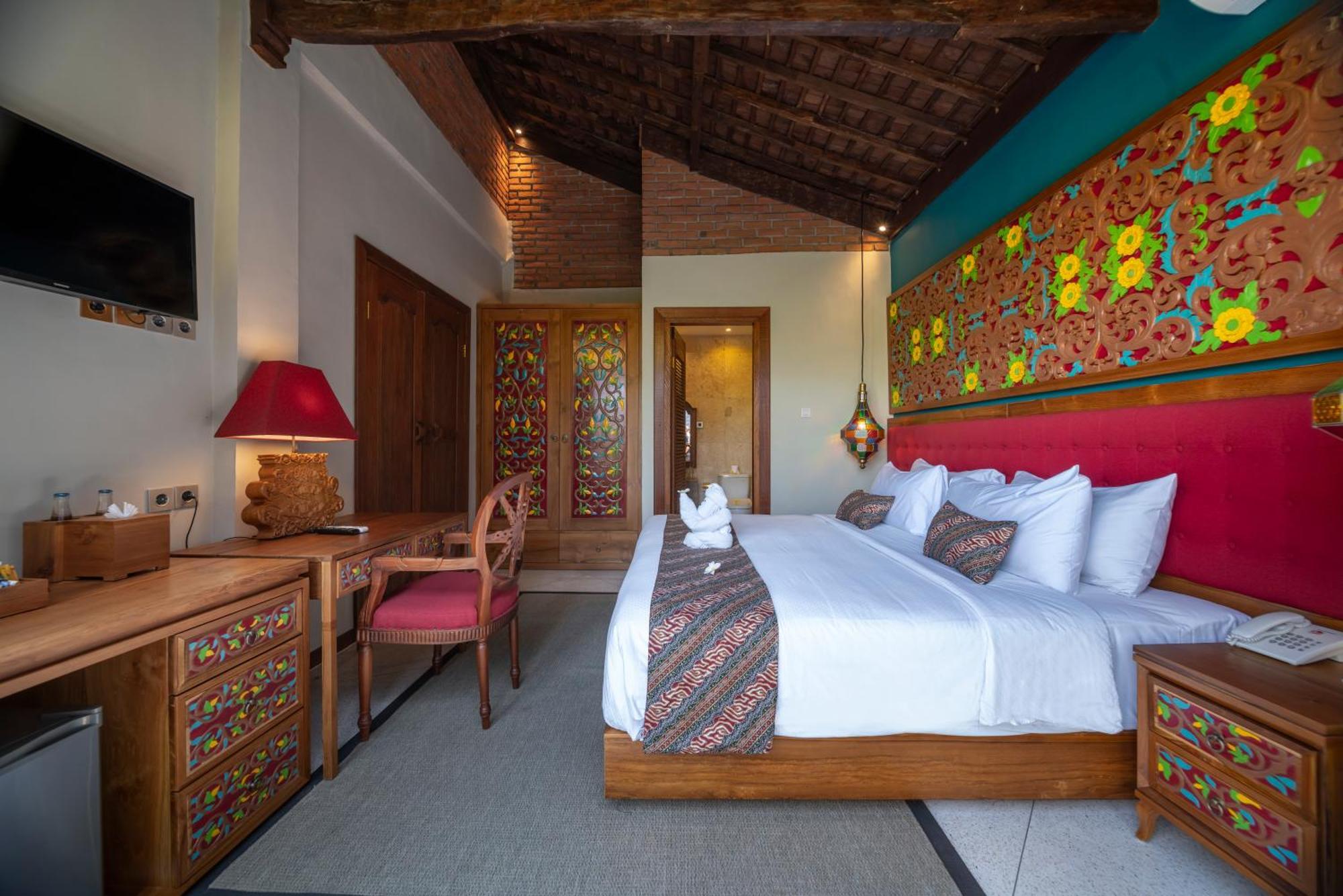 Ethnic Three-Bedroom Villa Pool