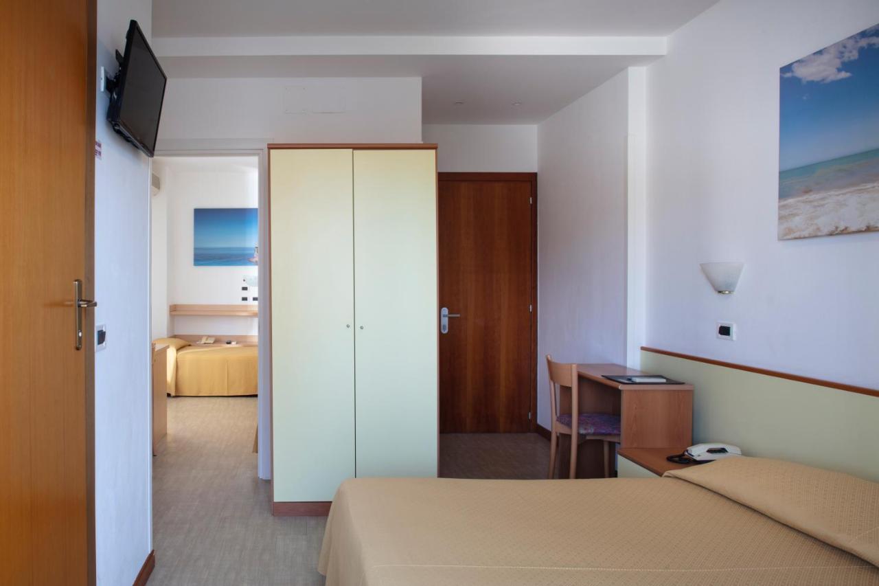 Camera Familiare con Bagno in Comune