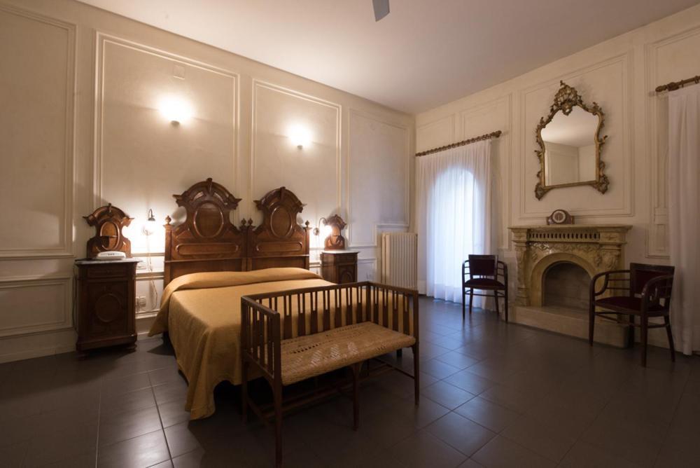 Camera Matrimoniale con Letto Supplementare