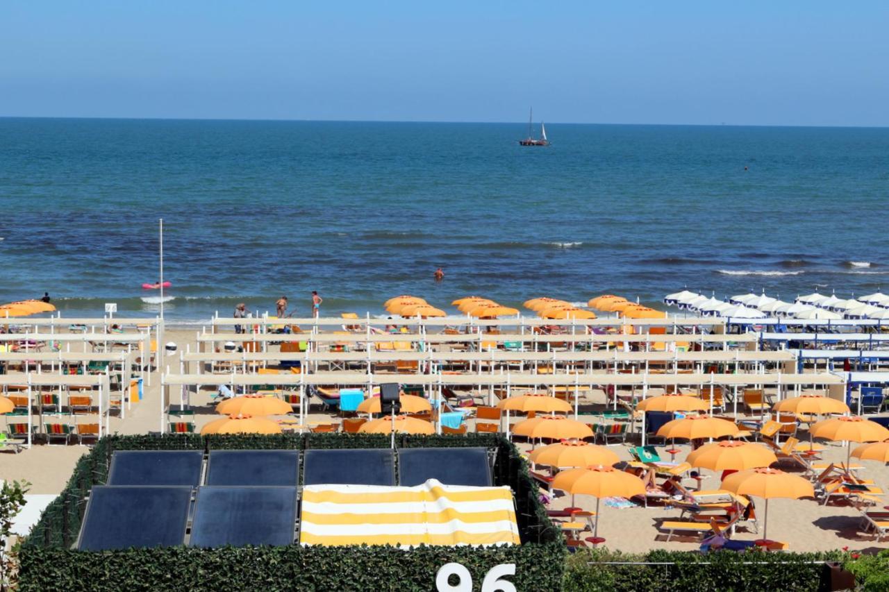 Deluxe Quadruple Front Sea View