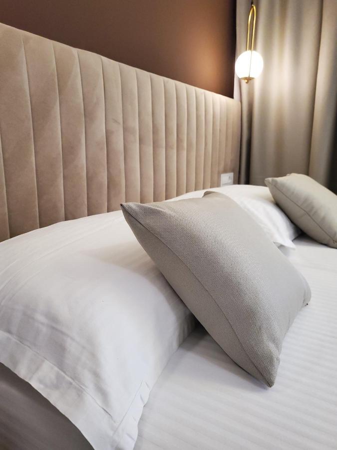 Deluxe Luxury Suite