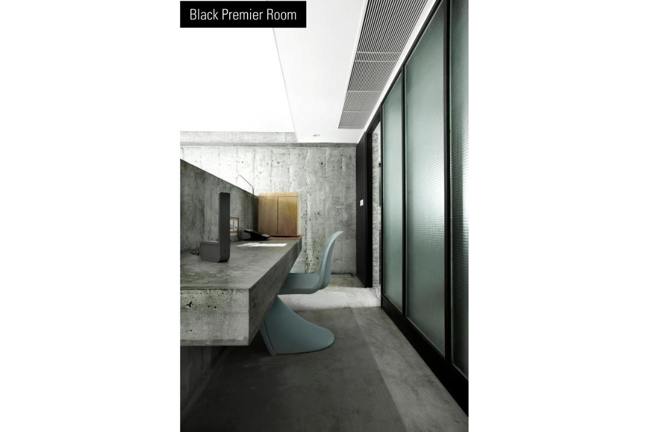 Black Premier Room