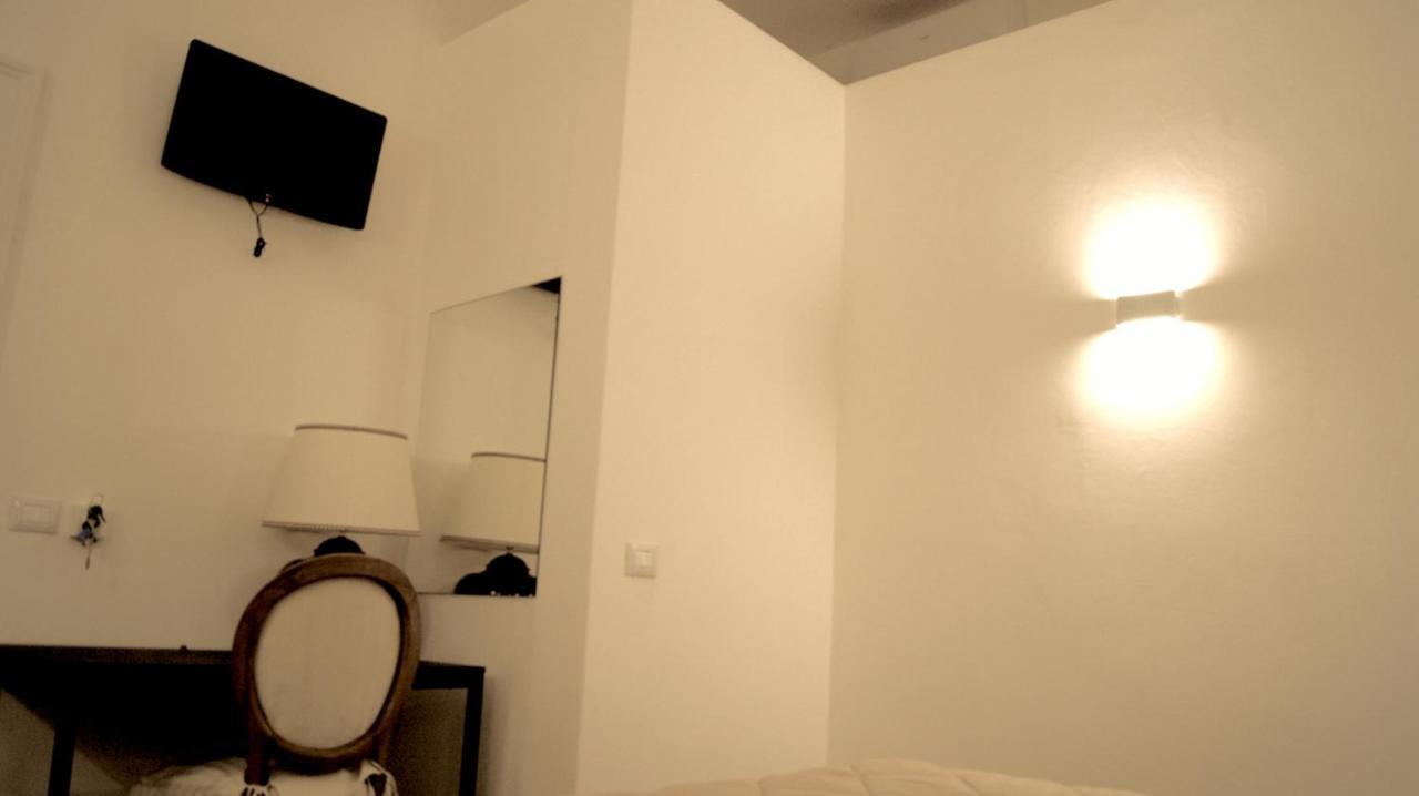 Camera Matrimoniale con Bagno Privato - Senza Finestra
