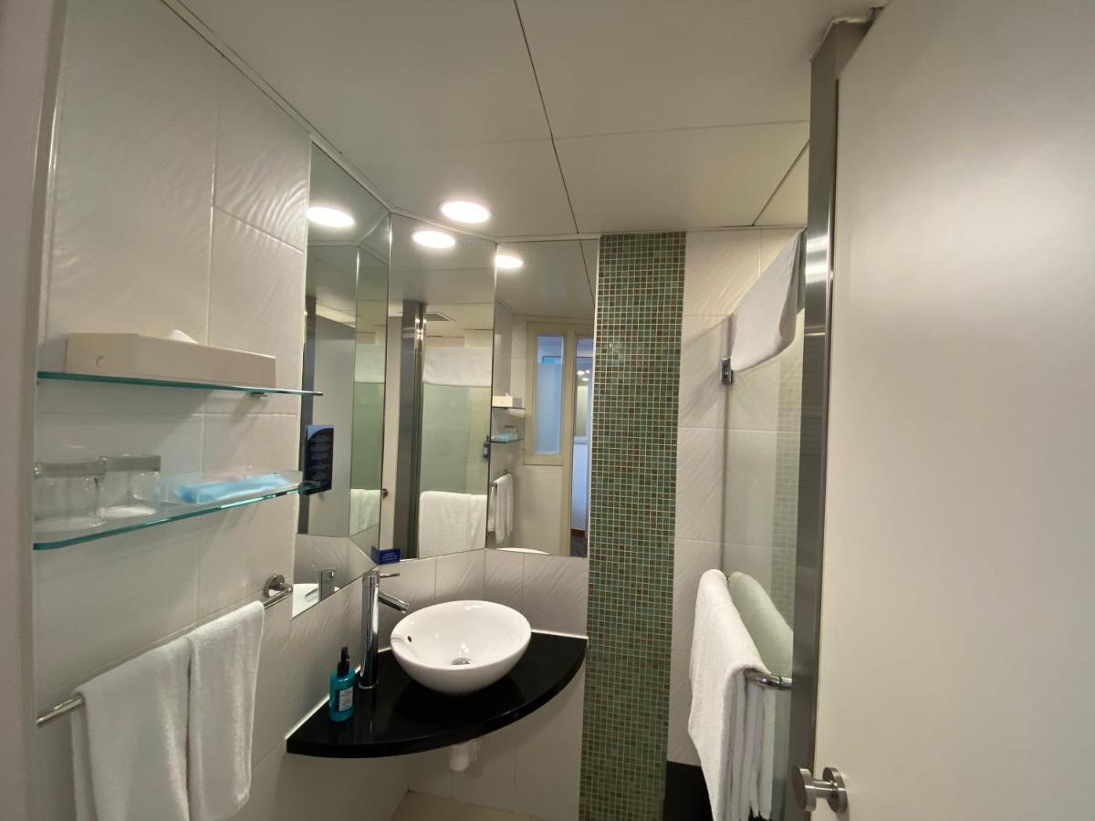 Standard Queen Room High Floor