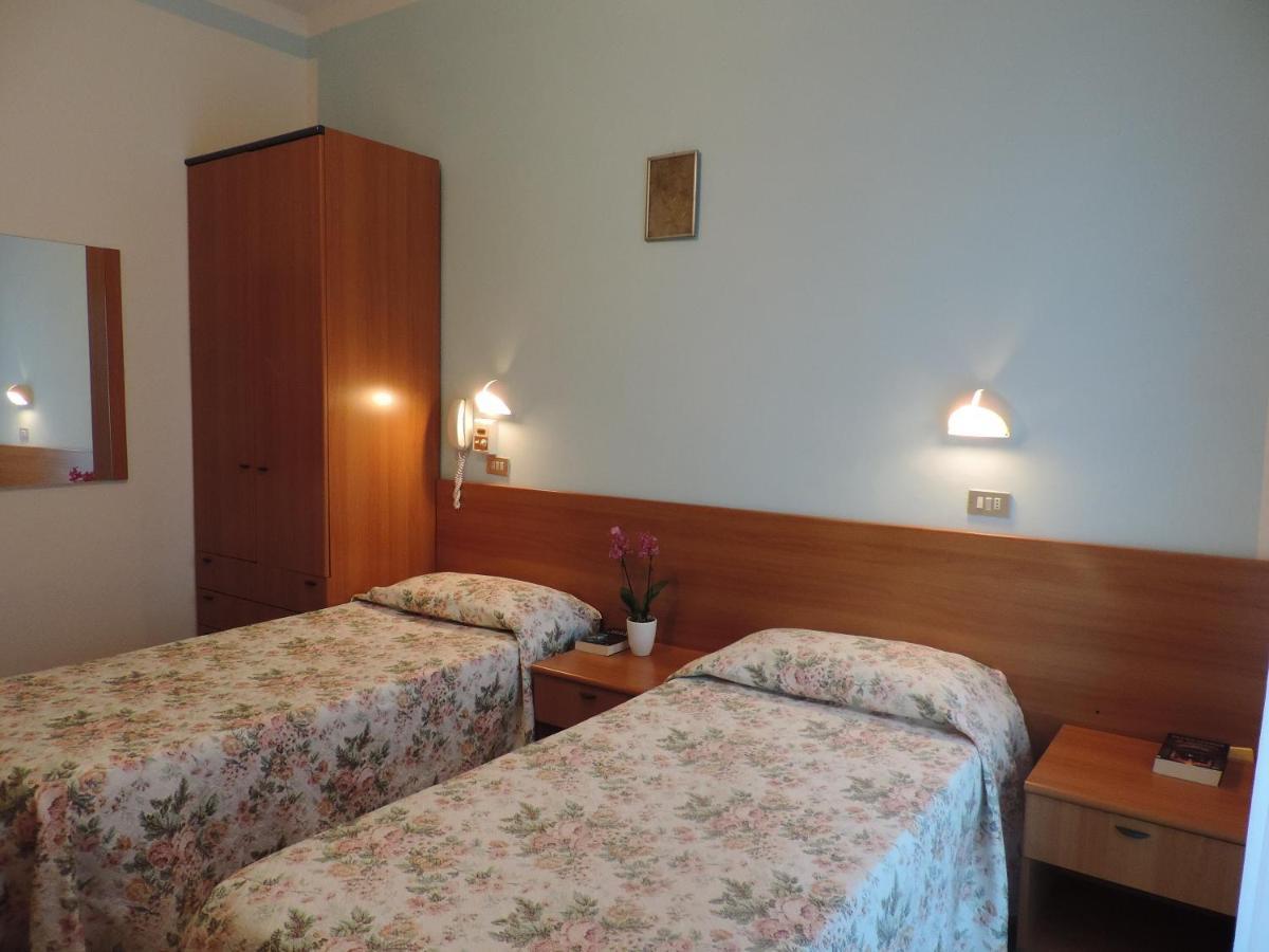 Camera Doppia con Letti Singoli