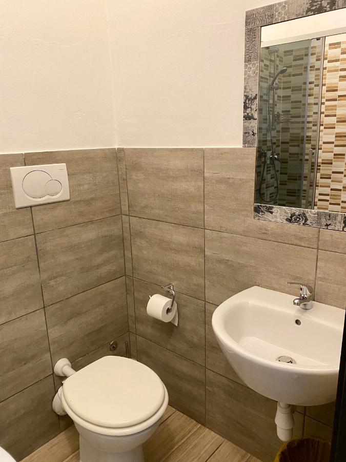 Camera Doppia con Letti Singoli con Bagno Privato