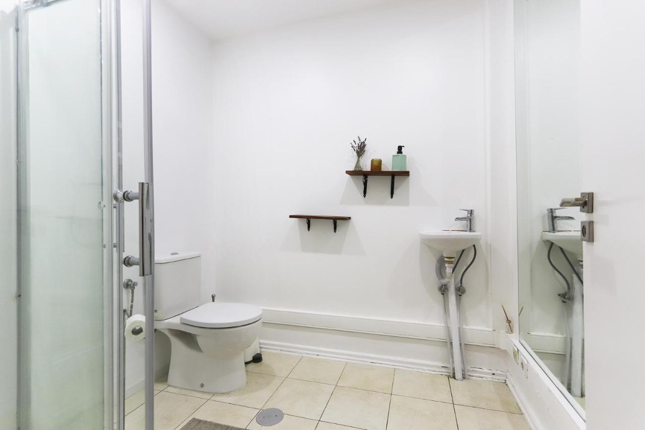 Quadruple Room Private Bathroom