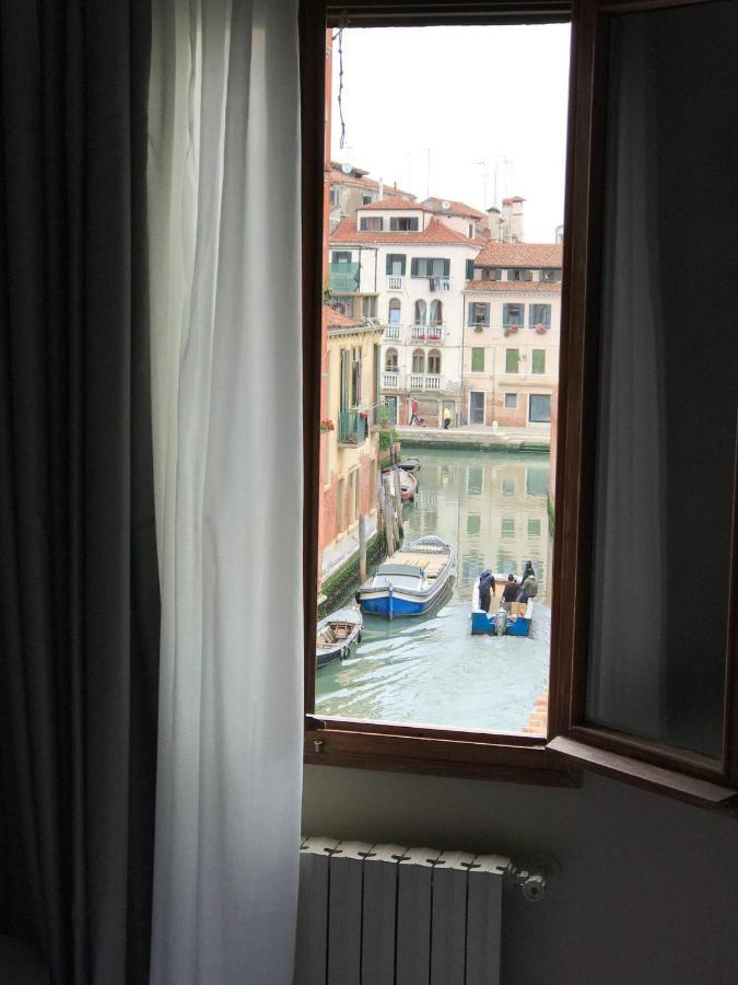 Camera Matrimoniale Standard con Vista Canale