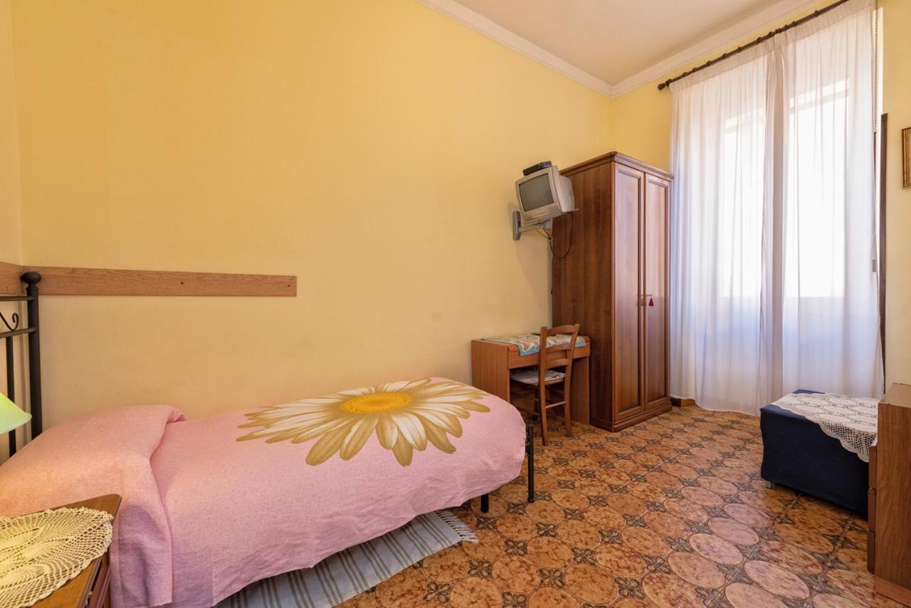 Camera Singola con Bagno Privato Esterno