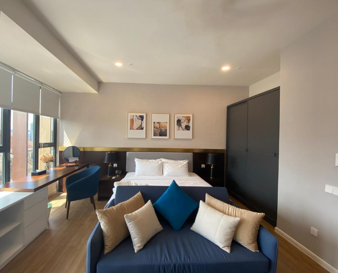 Royal Signature Studio