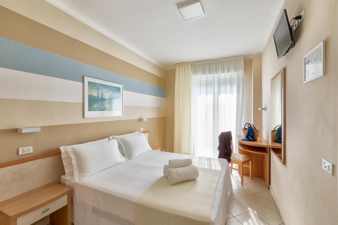 Double or Twin Room Side Sea View