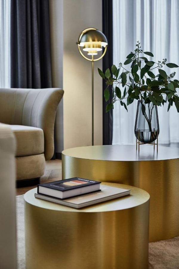One-Bedroom Suite City View Top Floor or Lounge Access