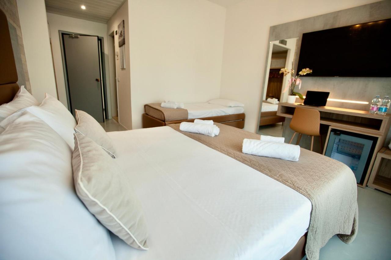 Deluxe Triple Room Sea View
