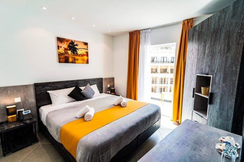 Double or Twin Room Side Sea View