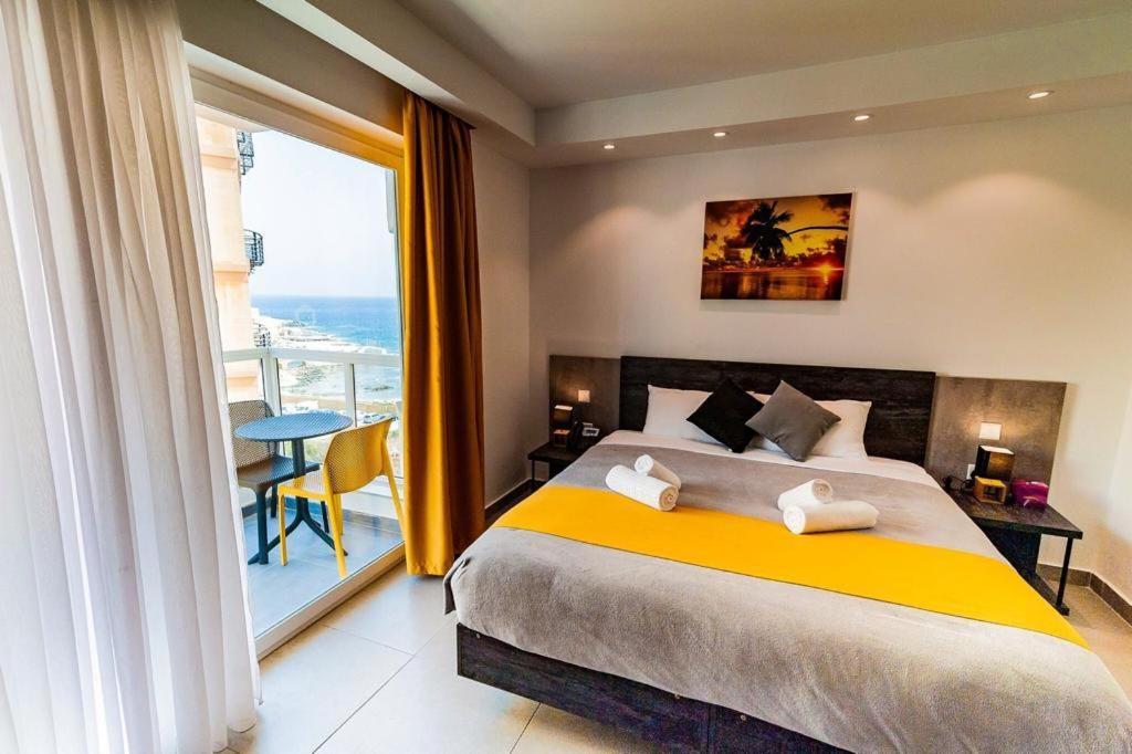 Double or Twin Room Side Sea View