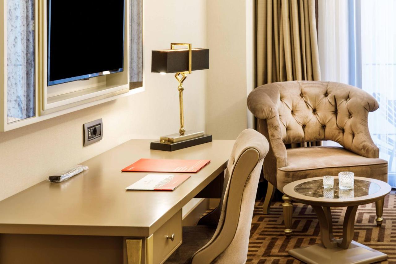 Twin Room with 2 Single Beds, Partial Sea Vew