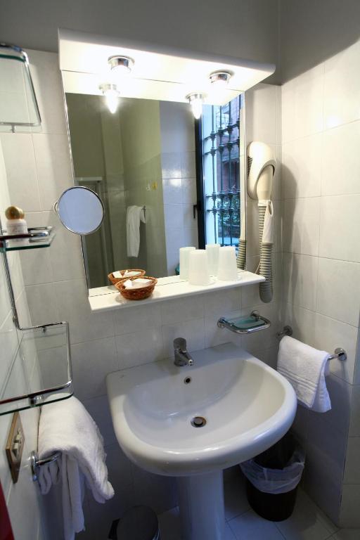 Single Room,30597875:JPEG