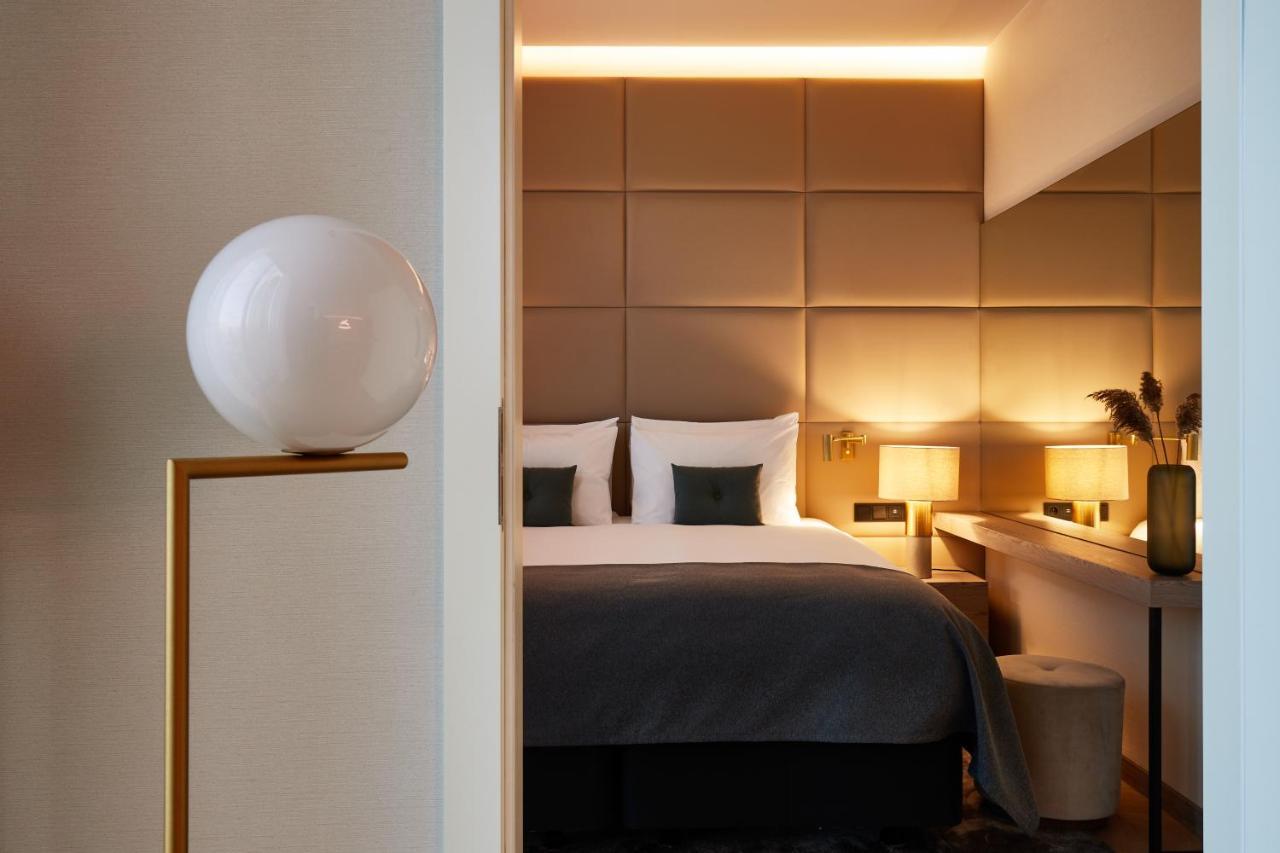 One-Bedroom Suite City View Top Floor or Lounge Access