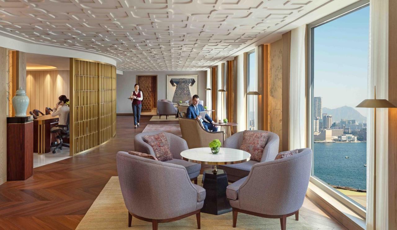 Statue Square King Suite