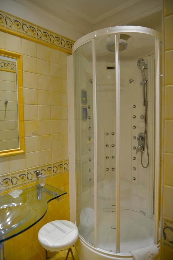 Large Double or Twin Room