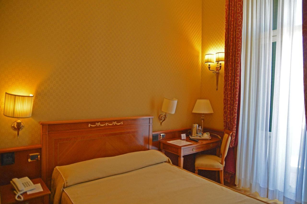 Double or Twin Room Sea View