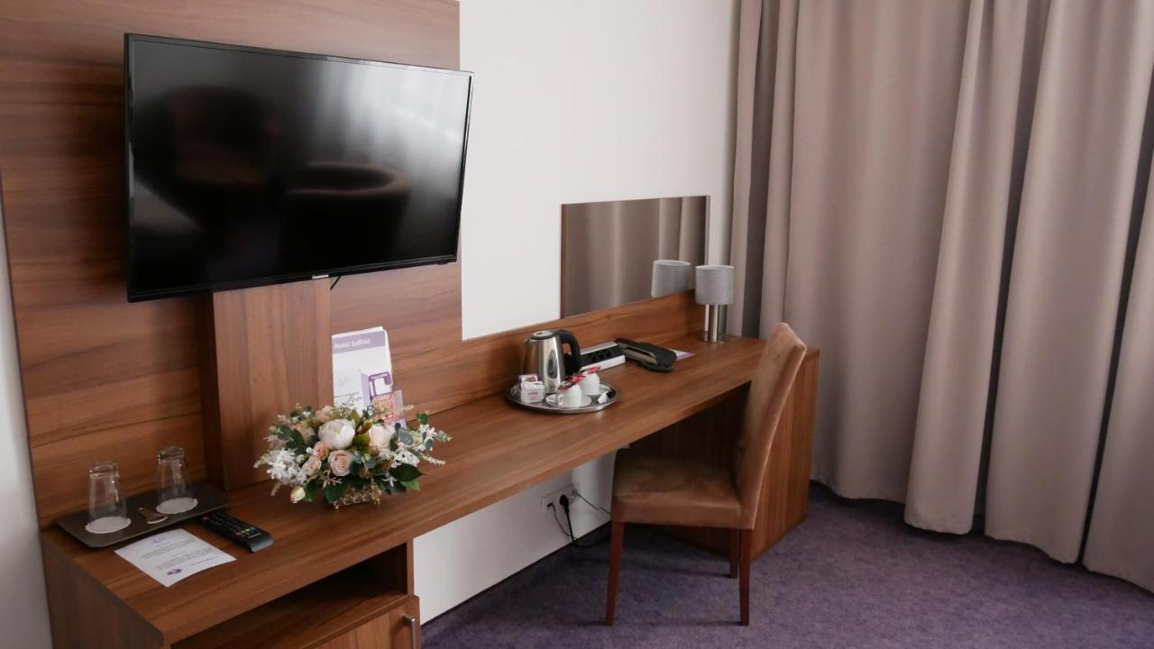 Deluxe Double Room Minibar Refilled Daily