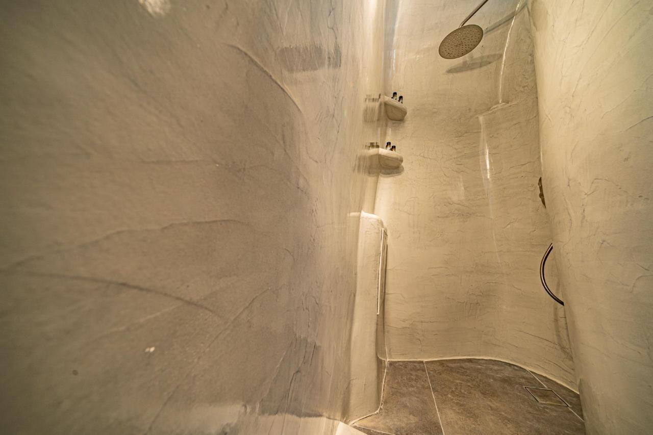 Suite Grotta Coppia con Vasca Idromassaggio all'Aperto