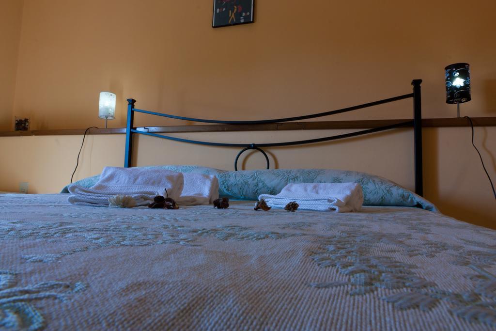 Camera Matrimoniale con Bagno in Comune