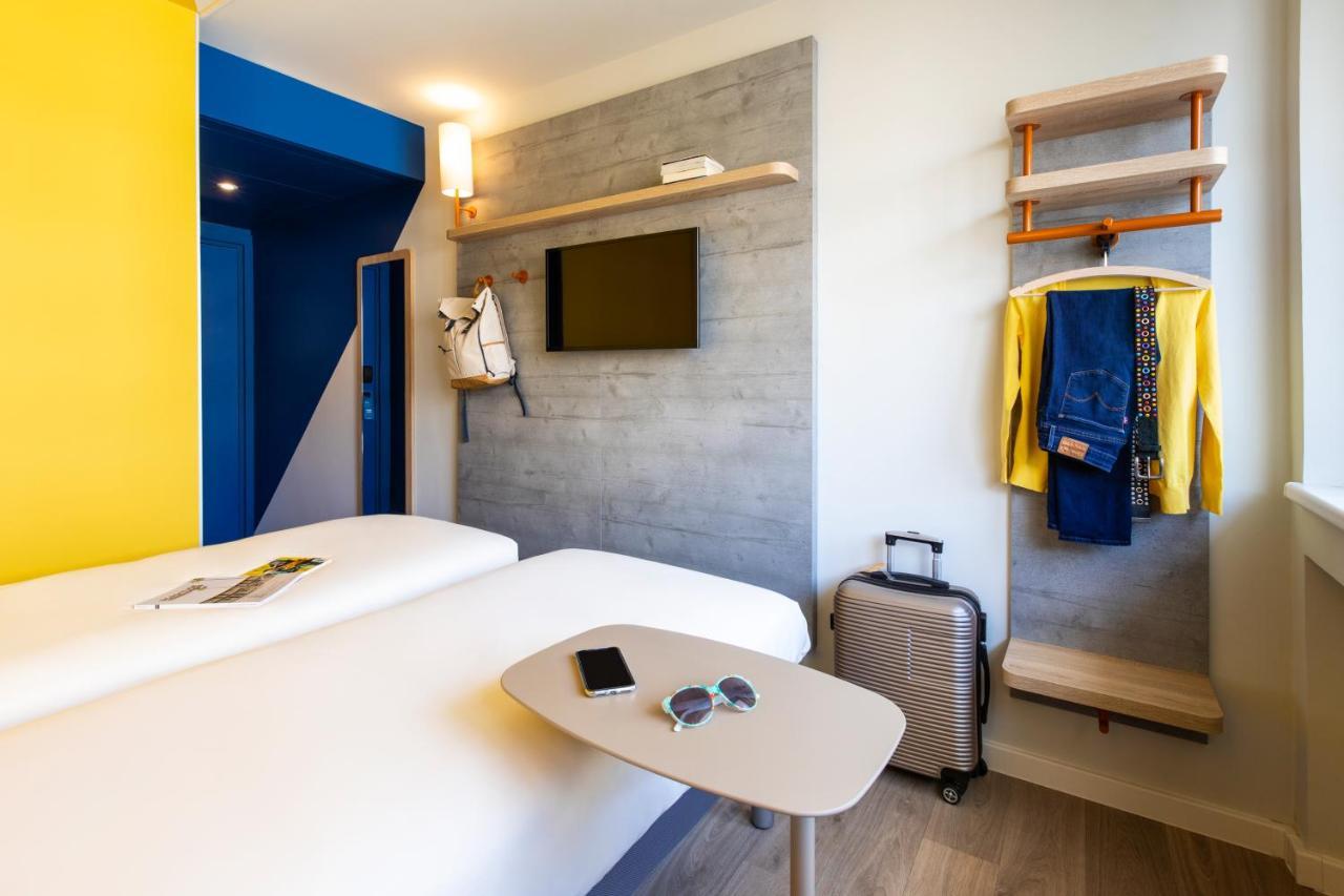 Standard Room people reduced mobility Two Single or twin Beds