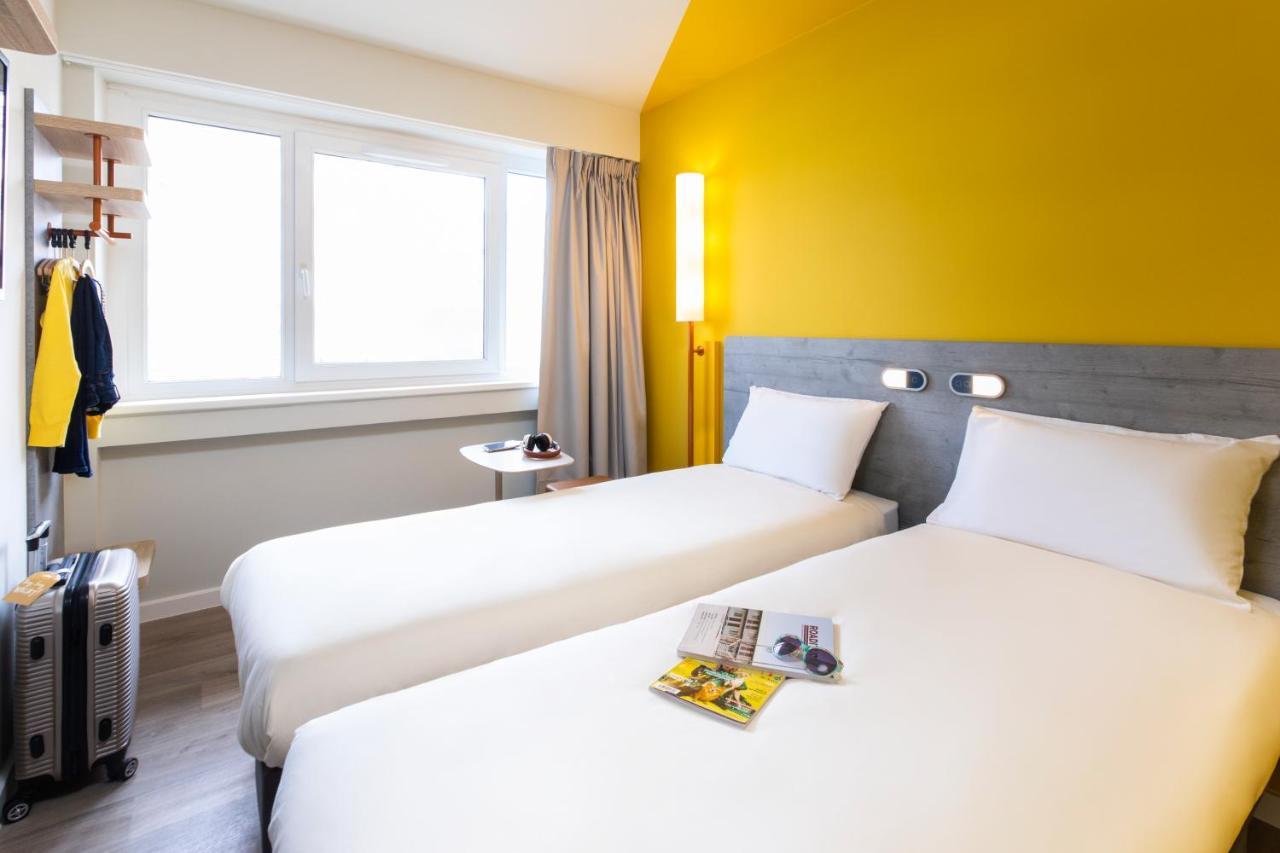 Standard Room people reduced mobility Two Single or twin Beds