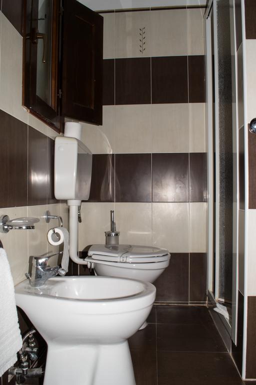 Comfort Triple Room Shower