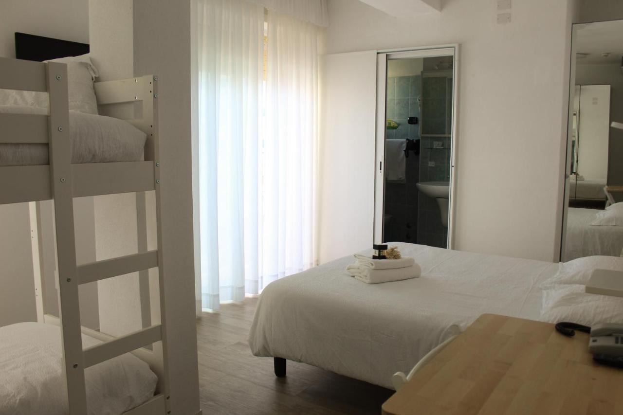 Camera Familiare con Vista Mare