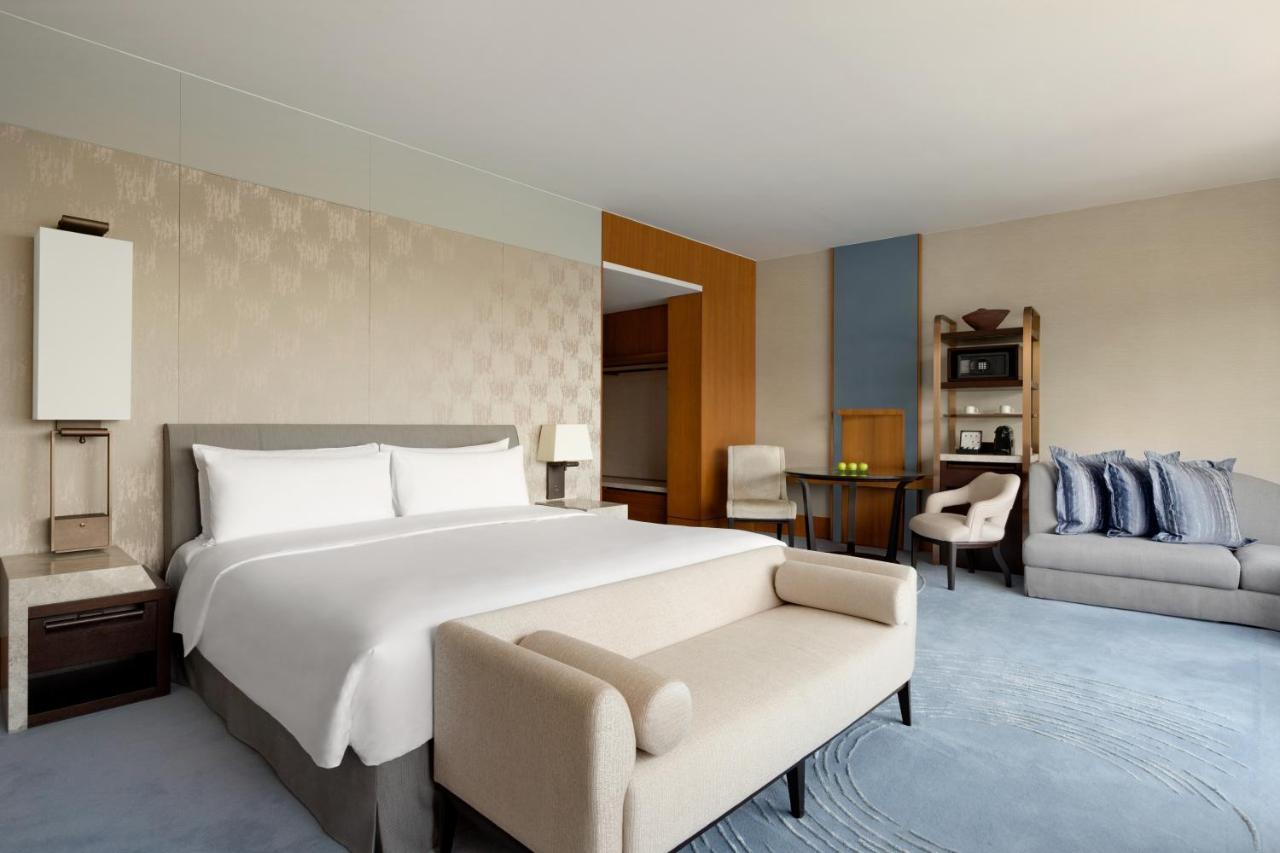 Club Premier KIng Room Sea View