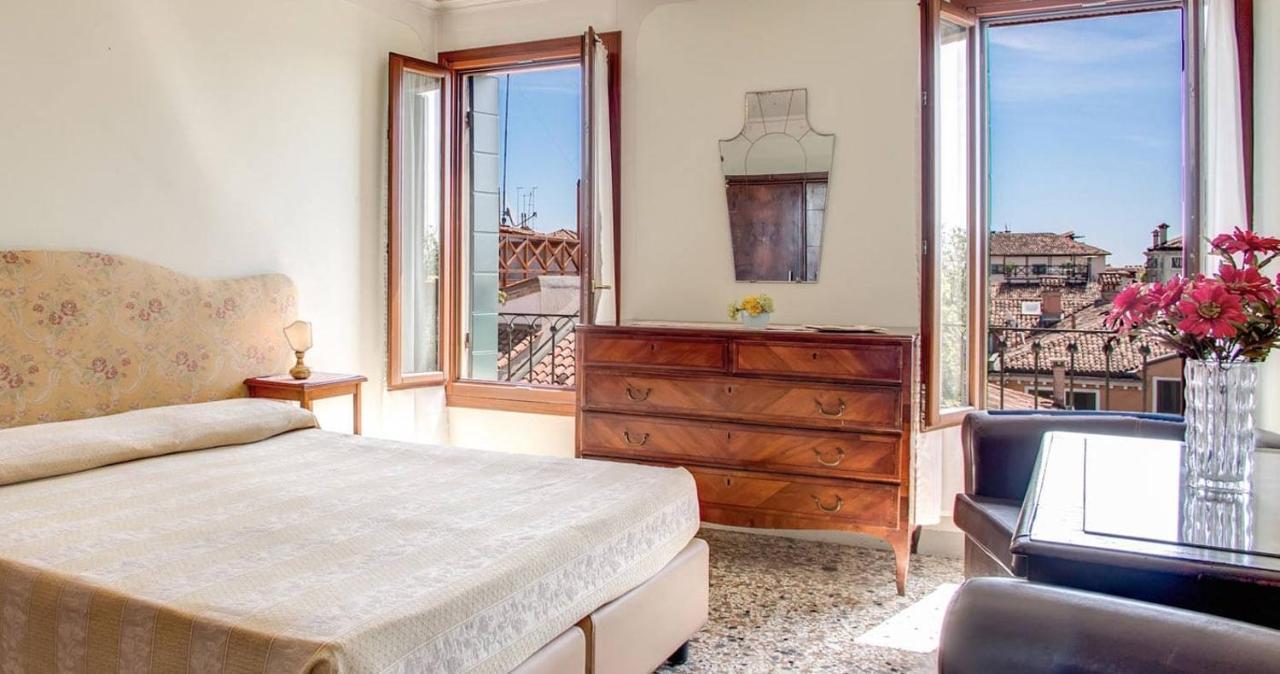 Camera Matrimoniale/Doppia con Letti Singoli con Vista Canale
