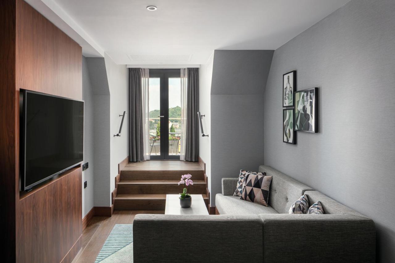 One-Bedroom Club Suite One King Bed Balcony