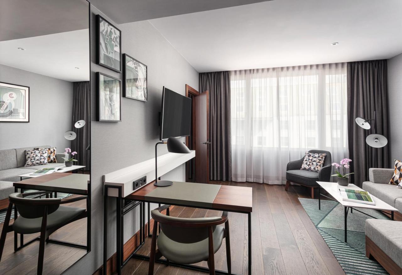 One-Bedroom Club Suite One King Bed