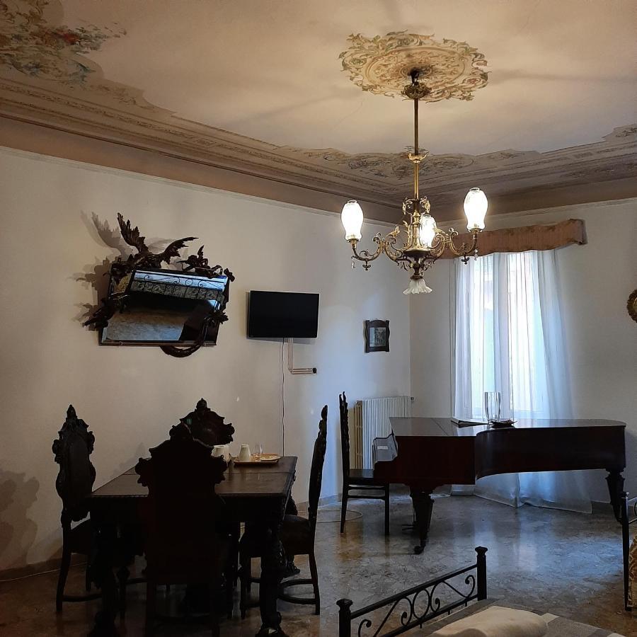 Suite Deluxe con Vista Canale
