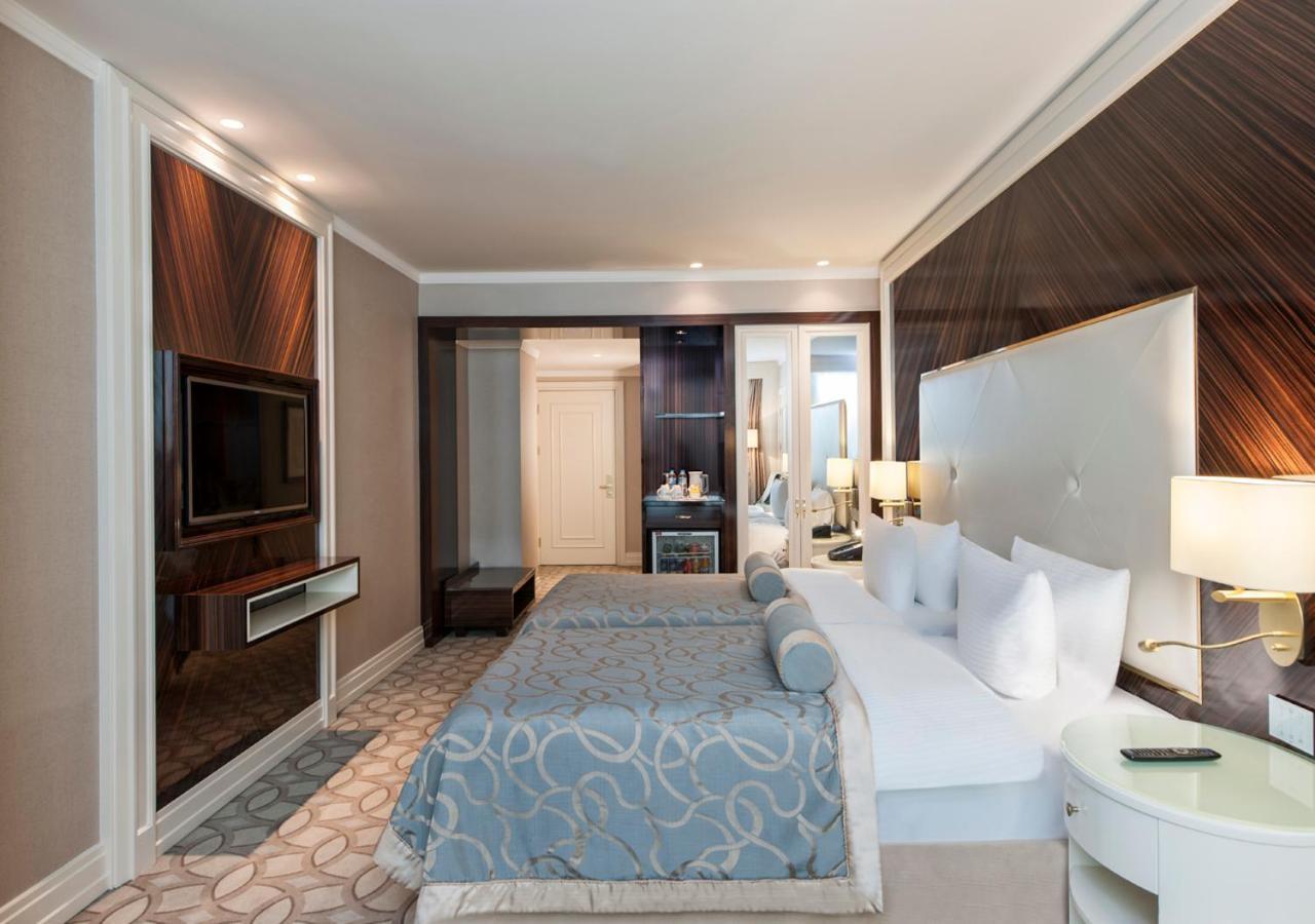 Premium Room with 2 single beds