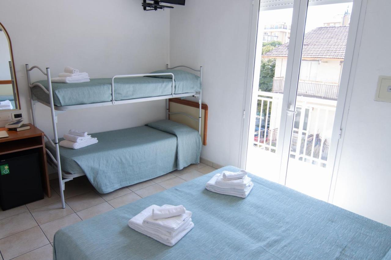 Camera Familiare con Balcone e Vista Mare