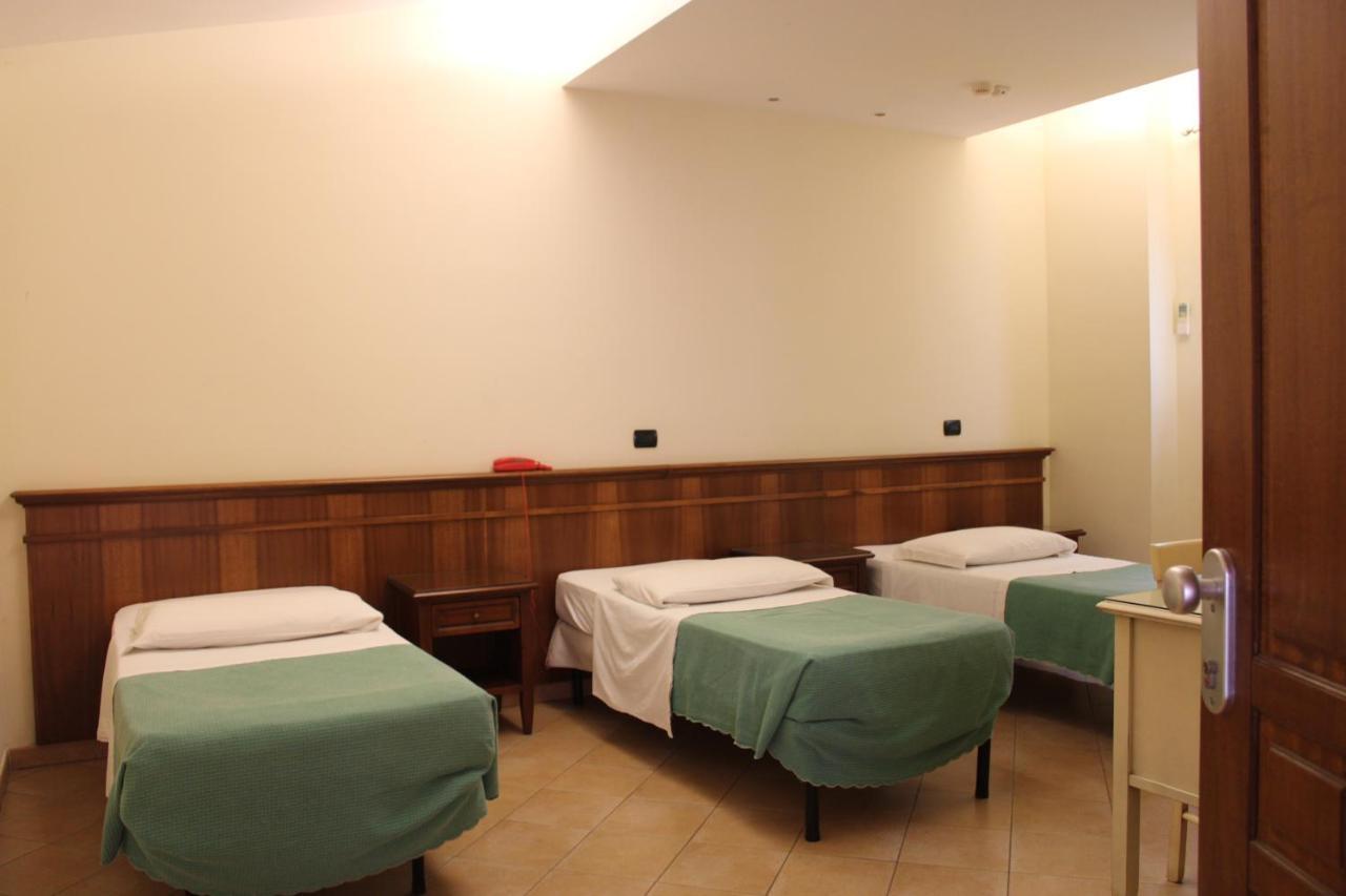 Camera Tripla