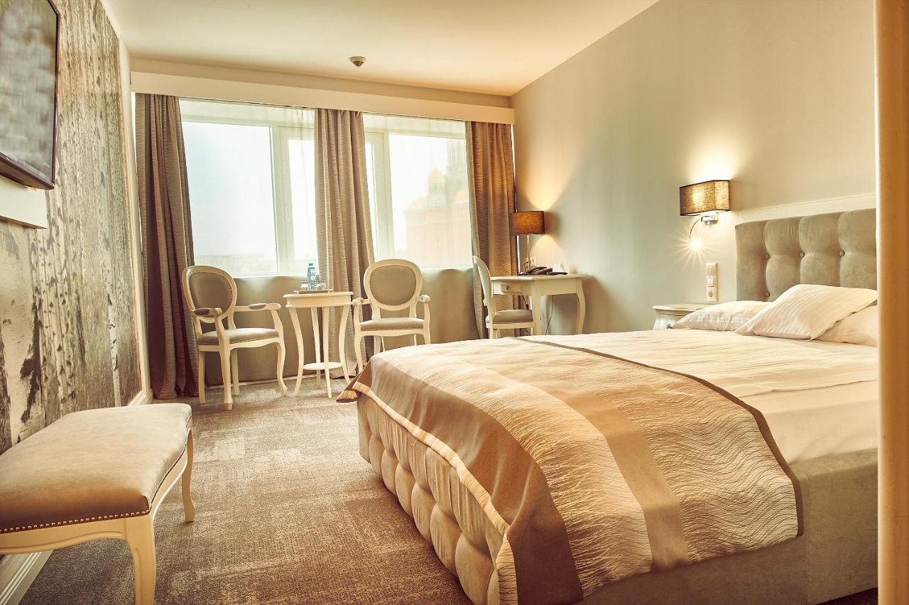 Deluxe Double Room Palace of Parliament view
