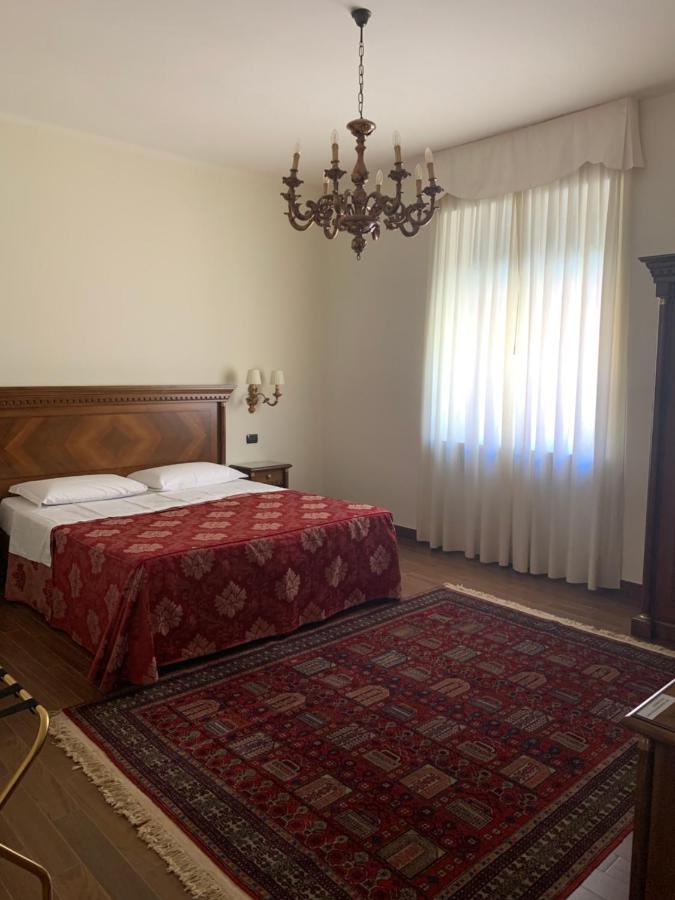 Camera Matrimoniale/Doppia con Letti Singoli con Bagno Privato Esterno