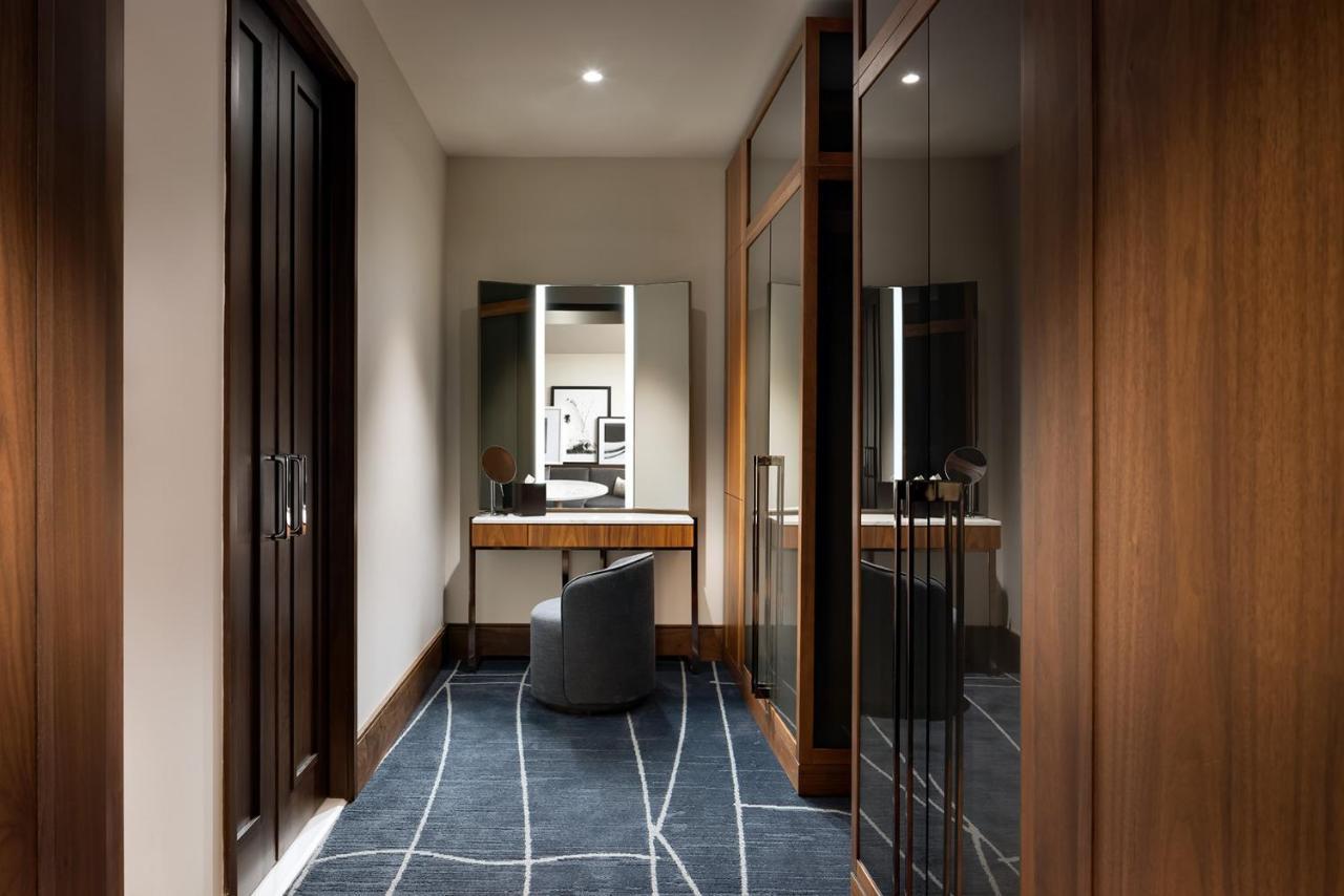 One-Bedroom Corner Suite