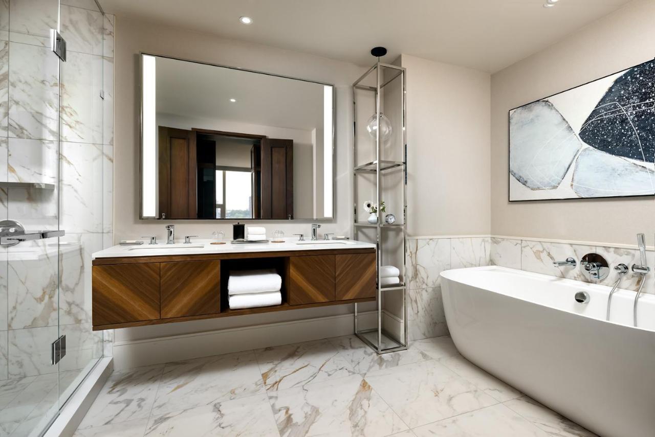 One-Bedroom Corner Suite